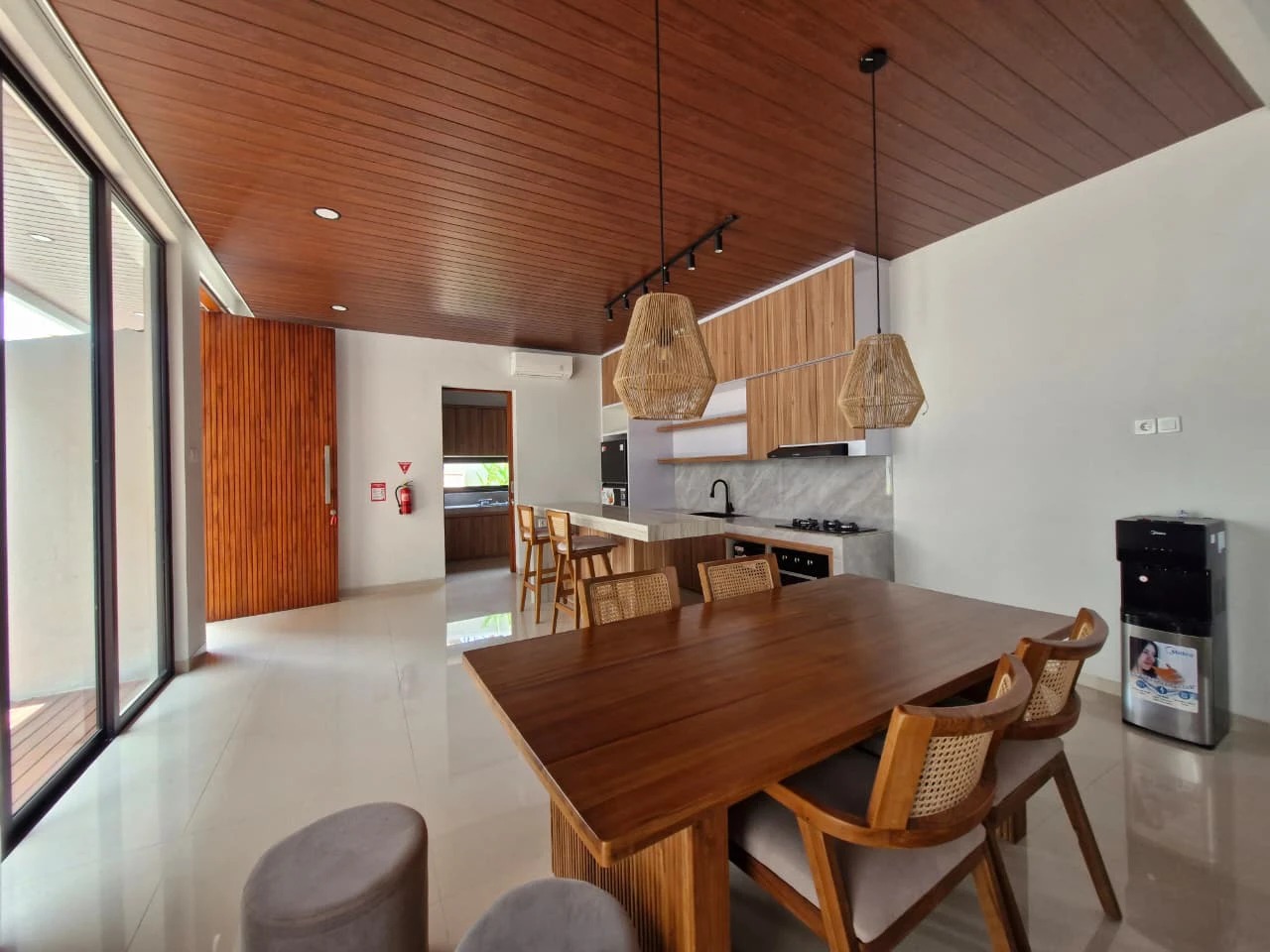 Modern design villa for Rent in parerena