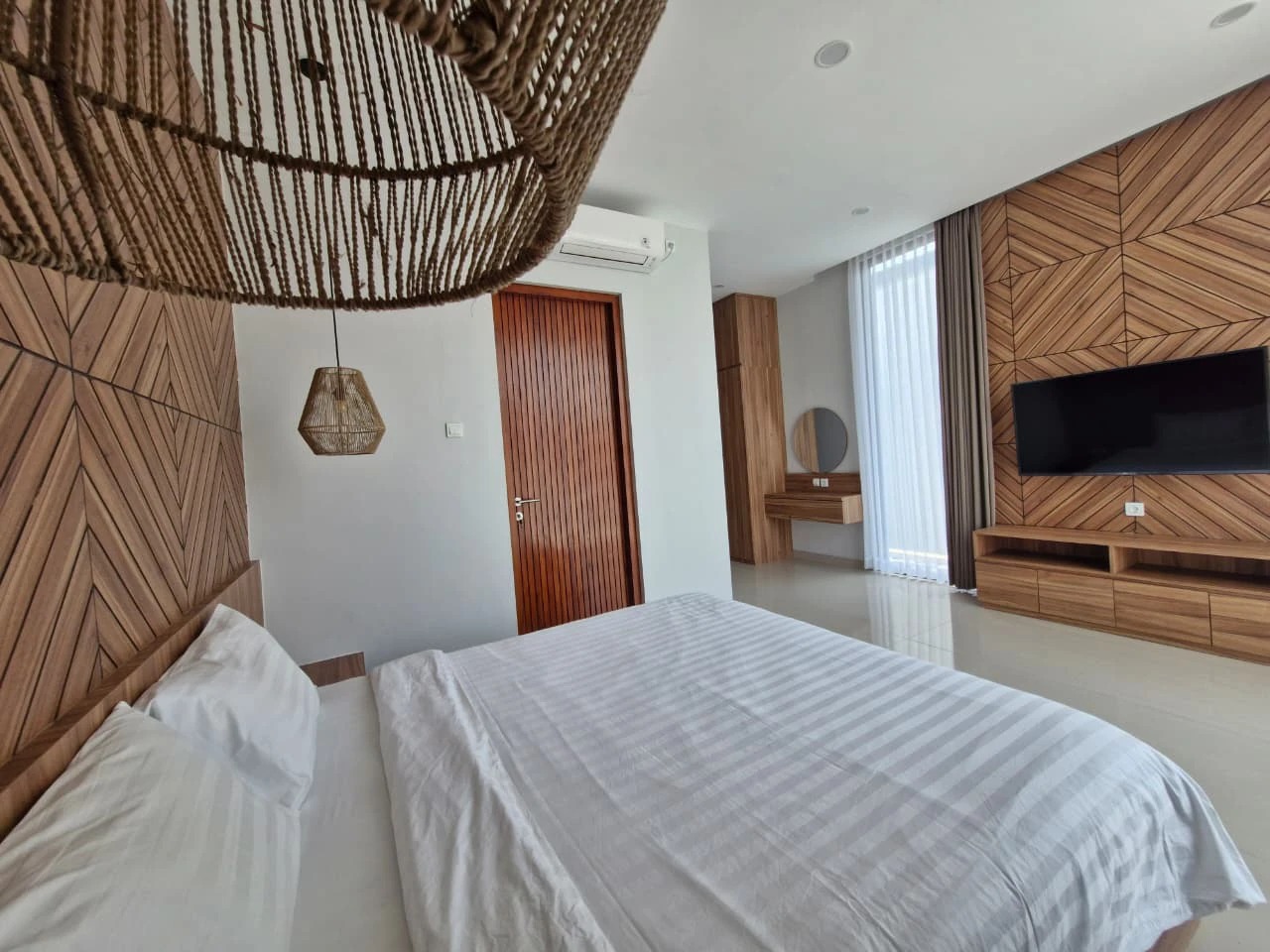 Modern design villa for Rent in parerena
