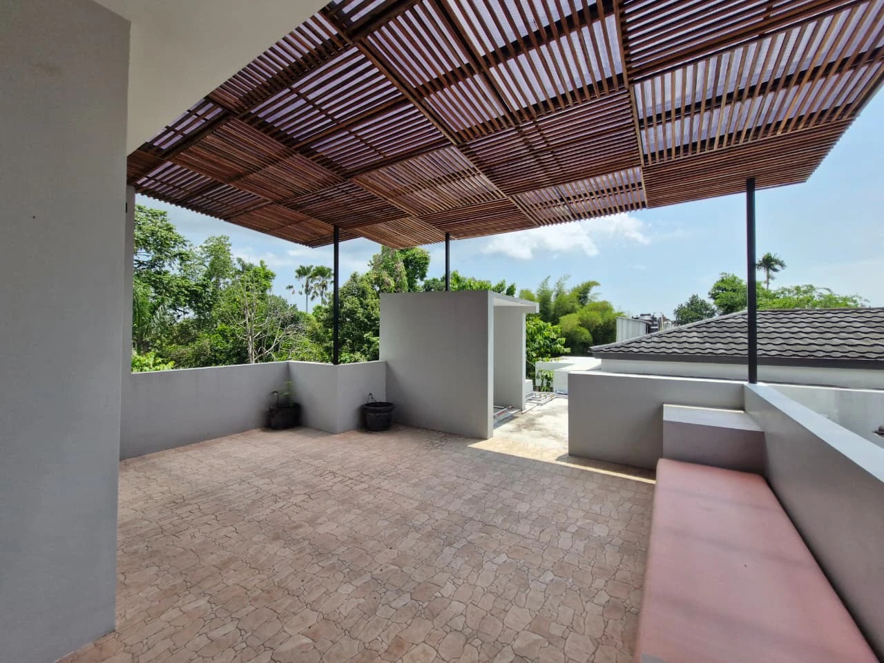 Modern design villa for Rent in parerena