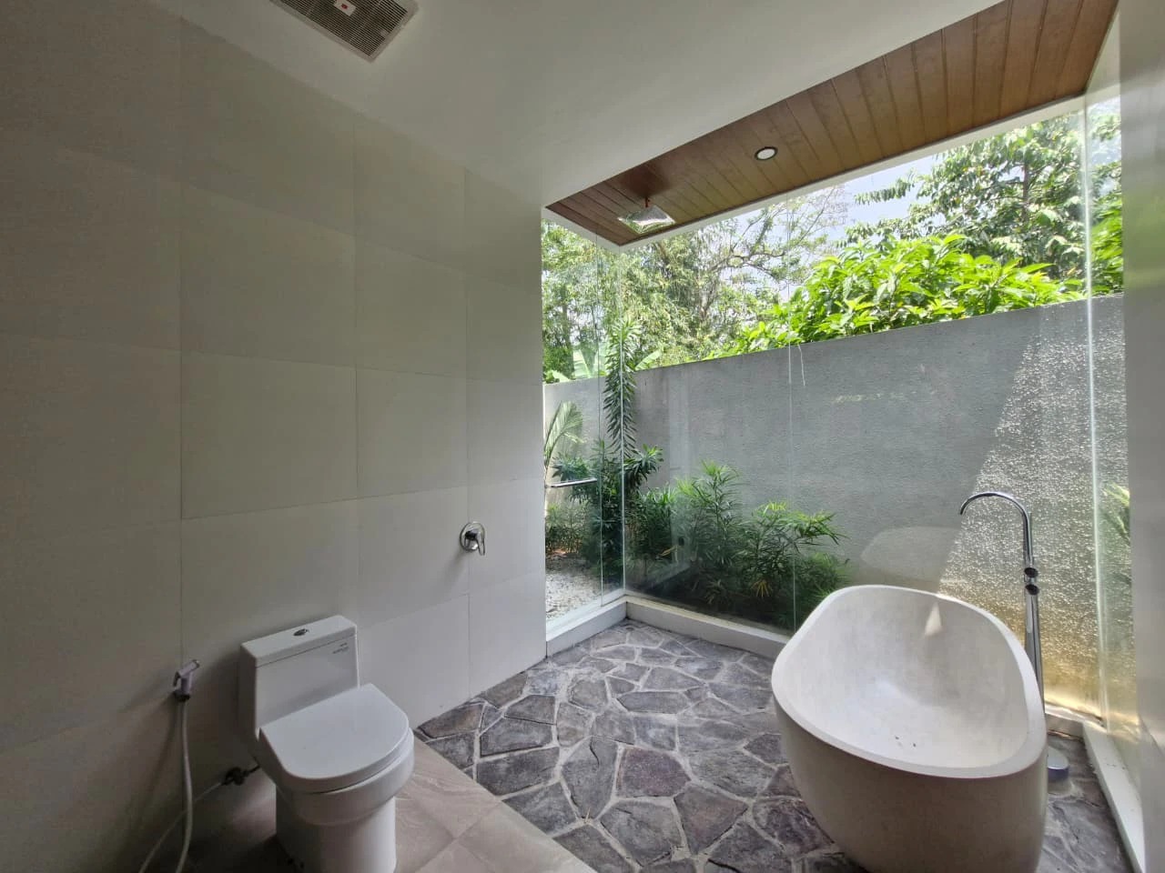 Modern design villa for Rent in parerena