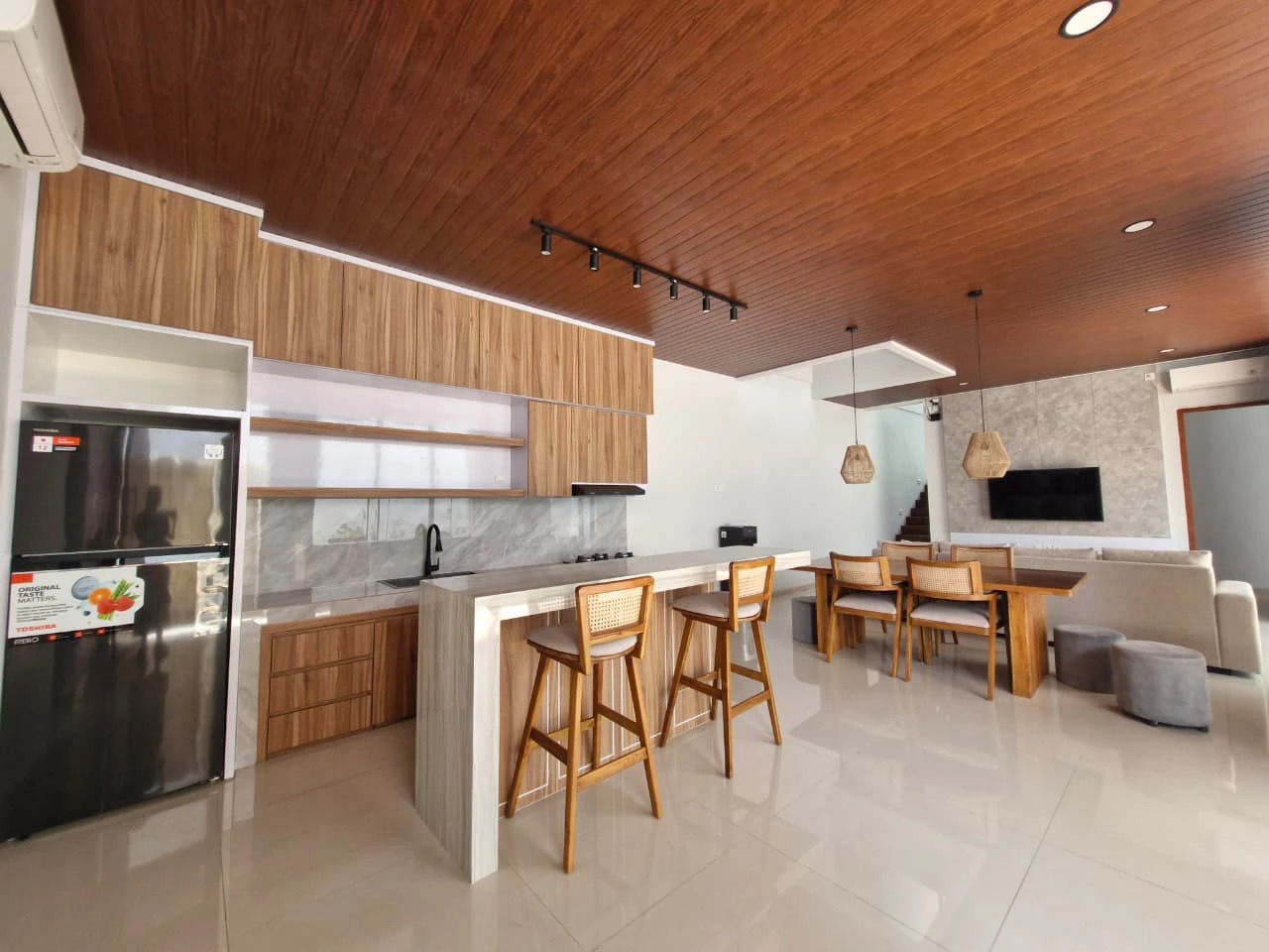 Modern design villa for Rent in parerena