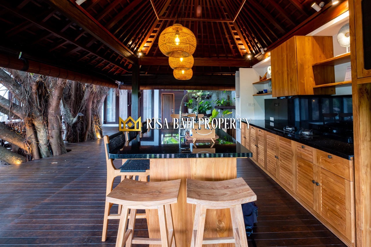 FOR SALE – 6-Bedrooms Luxury Villa in Be