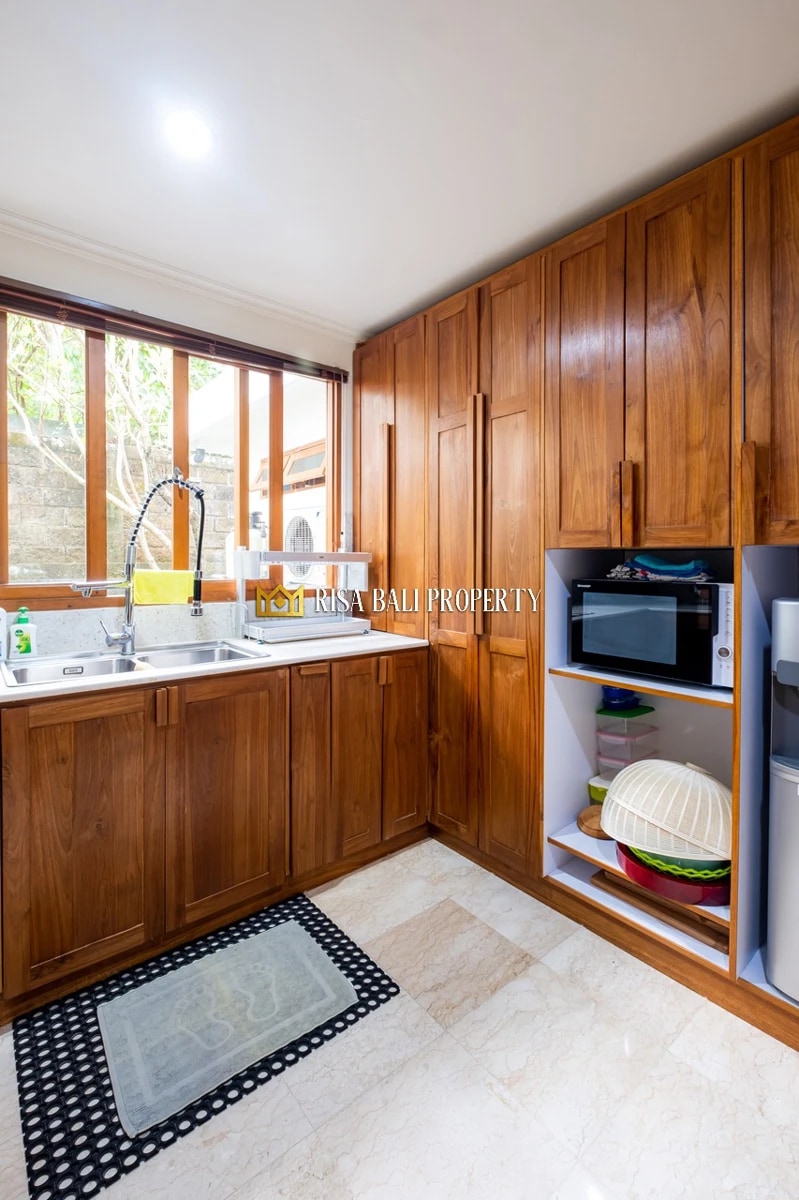 FOR SALE – 6-Bedrooms Luxury Villa in Be