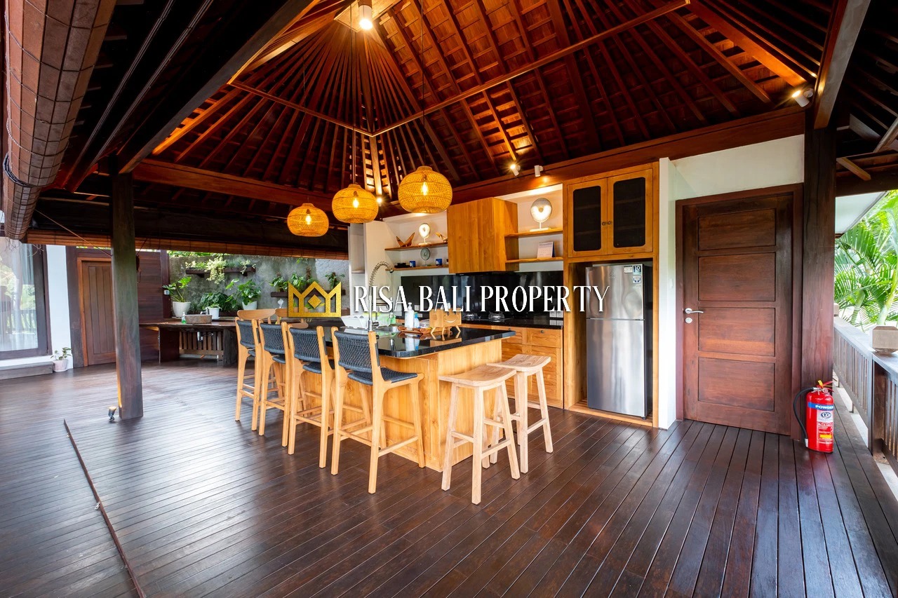 FOR SALE – 6-Bedrooms Luxury Villa in Be