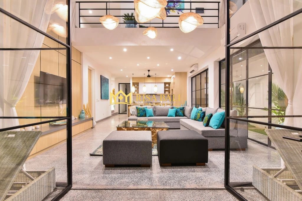 LUXURY 4-BEDROOM VILLA WITH OCEAN VIEWS