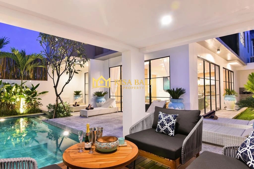 LUXURY 4-BEDROOM VILLA WITH OCEAN VIEWS