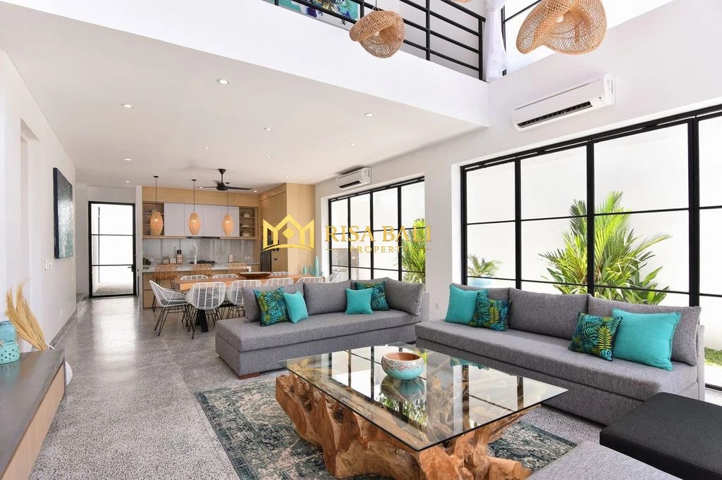 LUXURY 4-BEDROOM VILLA WITH OCEAN VIEWS