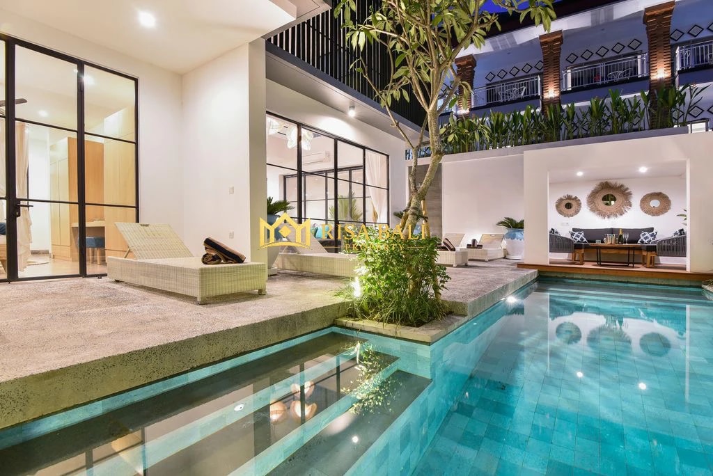 LUXURY 4-BEDROOM VILLA WITH OCEAN VIEWS
