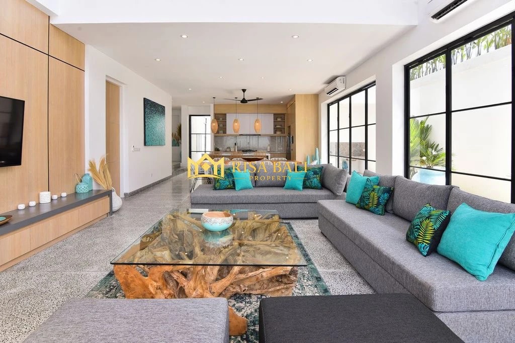 LUXURY 4-BEDROOM VILLA WITH OCEAN VIEWS
