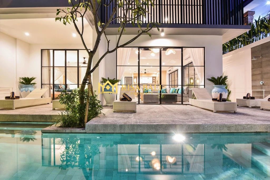 LUXURY 4-BEDROOM VILLA WITH OCEAN VIEWS
