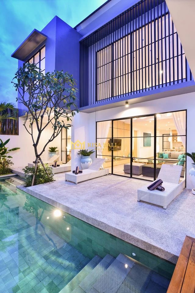 LUXURY 4-BEDROOM VILLA WITH OCEAN VIEWS