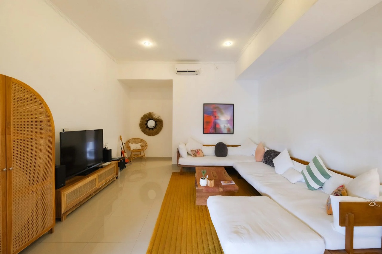 Quiet 3BR Villa w/ Private Pool and West