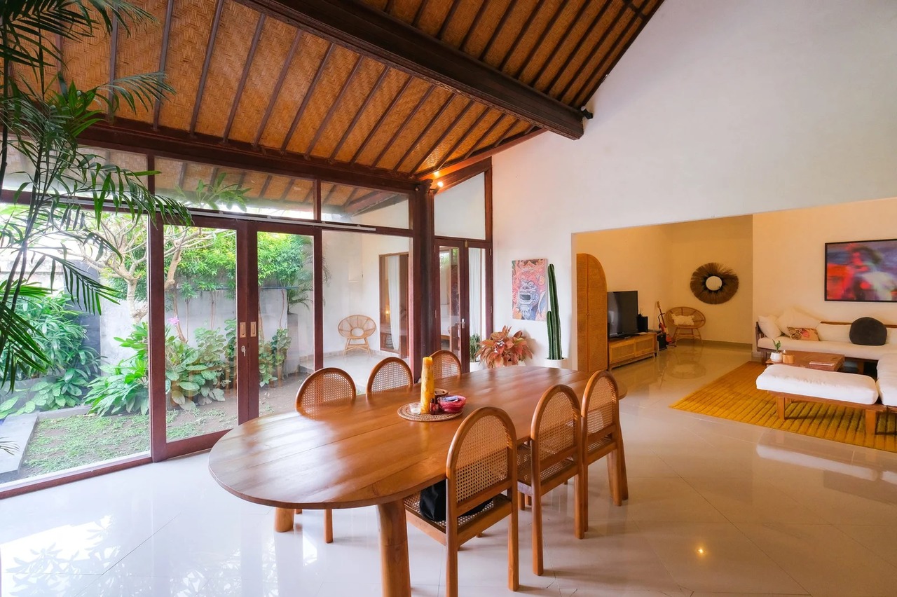Quiet 3BR Villa w/ Private Pool and West