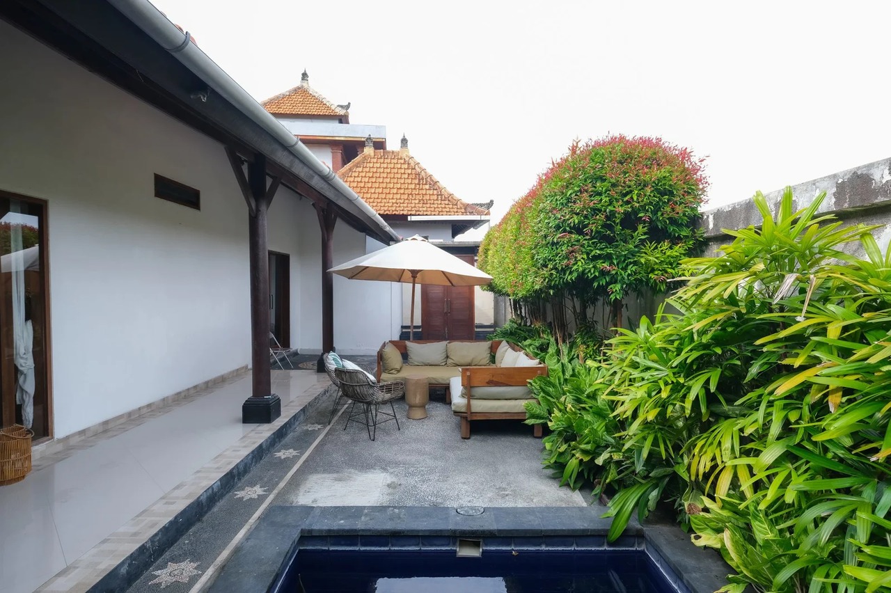 Quiet 3BR Villa w/ Private Pool and West