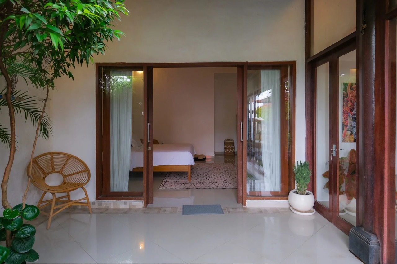 Quiet 3BR Villa w/ Private Pool and West