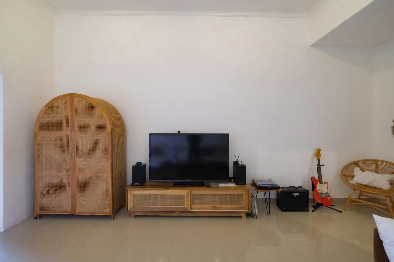 Quiet 3BR Villa w/ Private Pool and West