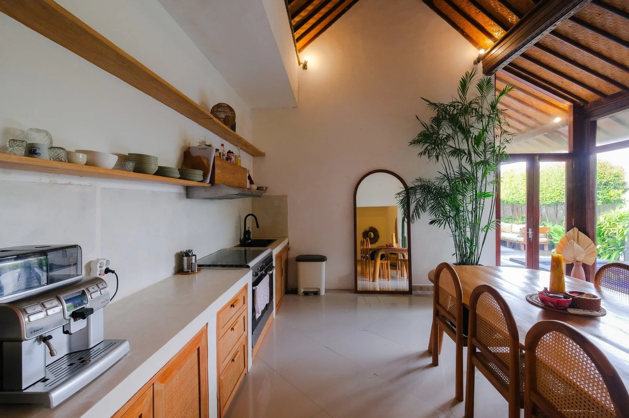 Quiet 3BR Villa w/ Private Pool and West