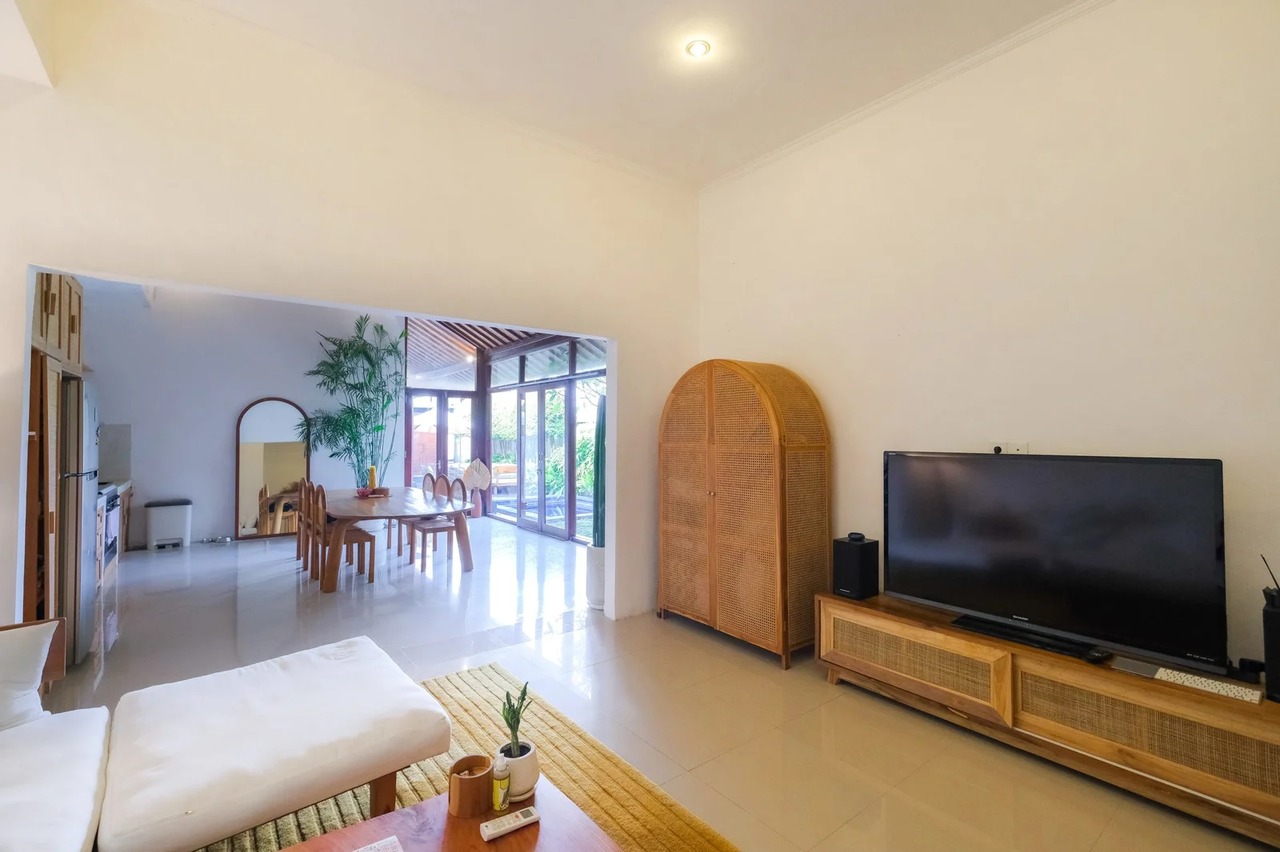 Quiet 3BR Villa w/ Private Pool and West