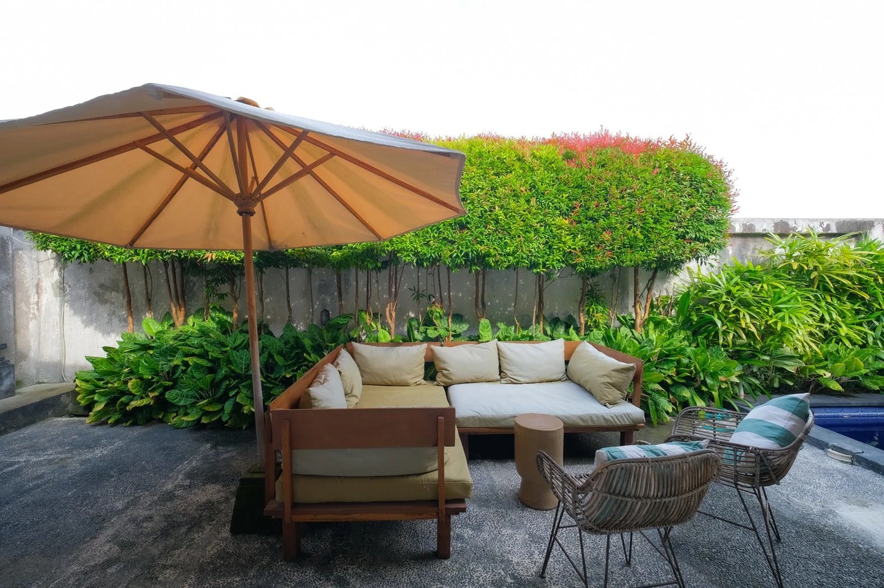 Quiet 3BR Villa w/ Private Pool and West