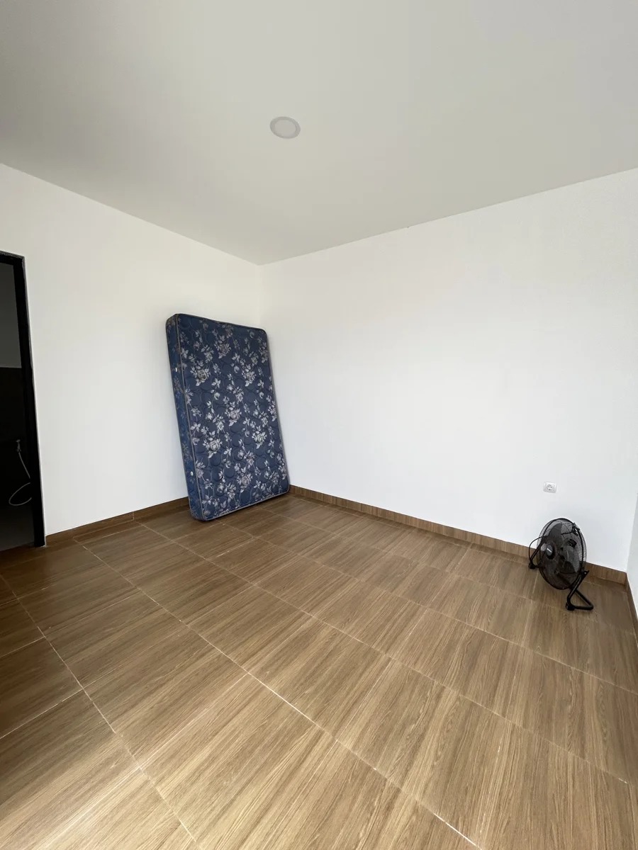 Unfurnished villa for Rent in lyma beach