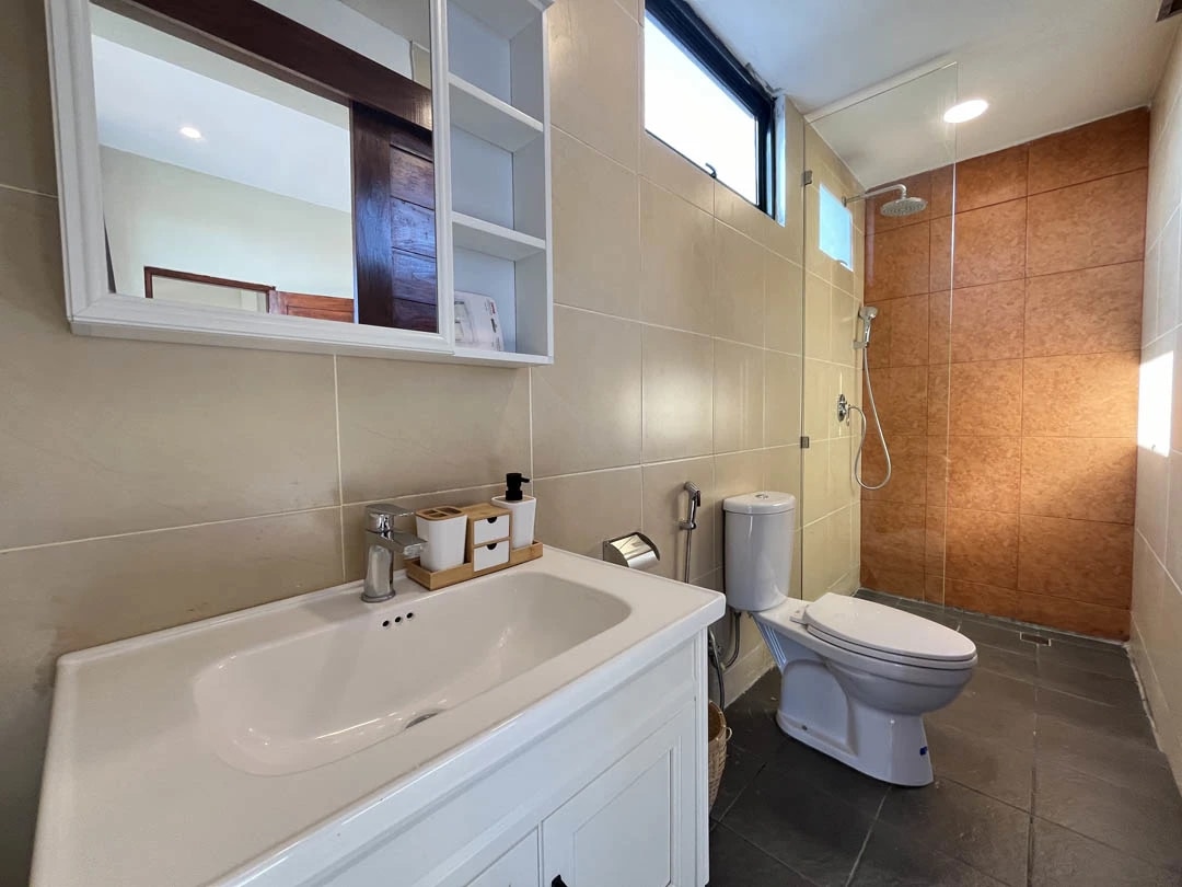 Modern 3BR Villa w/ Rooftop & Pool